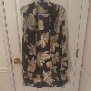 Chic Floral Women's Vest/Shrug in Black and Cream